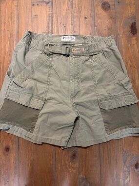 Columbia Men's Sage Green Cargo Shorts with Mesh Pockets